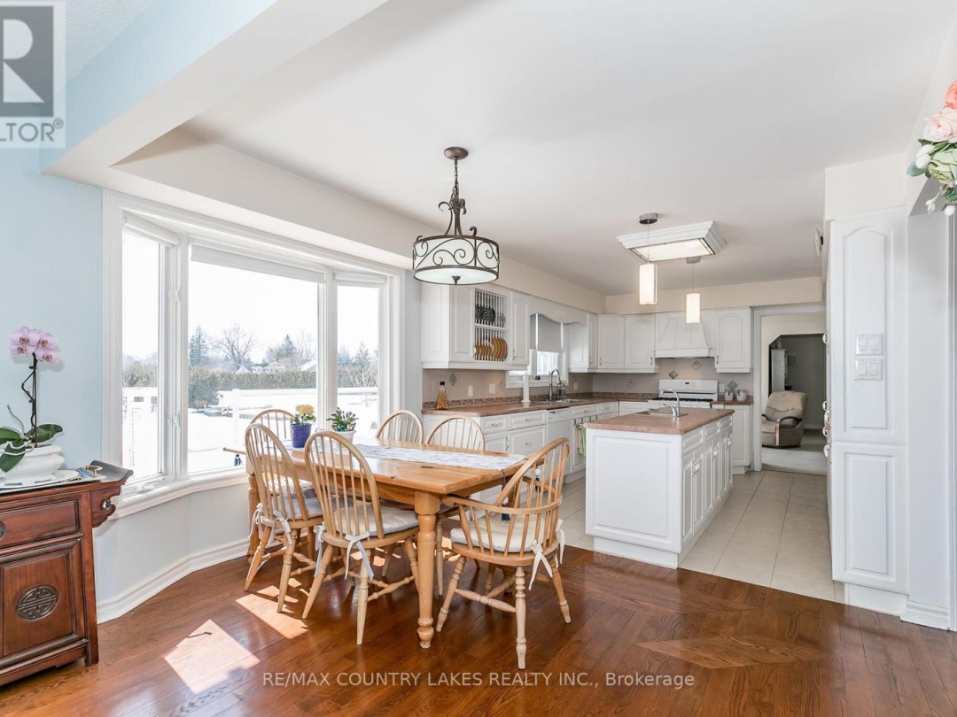 98 TURTLE PATH, Lake Simcoe