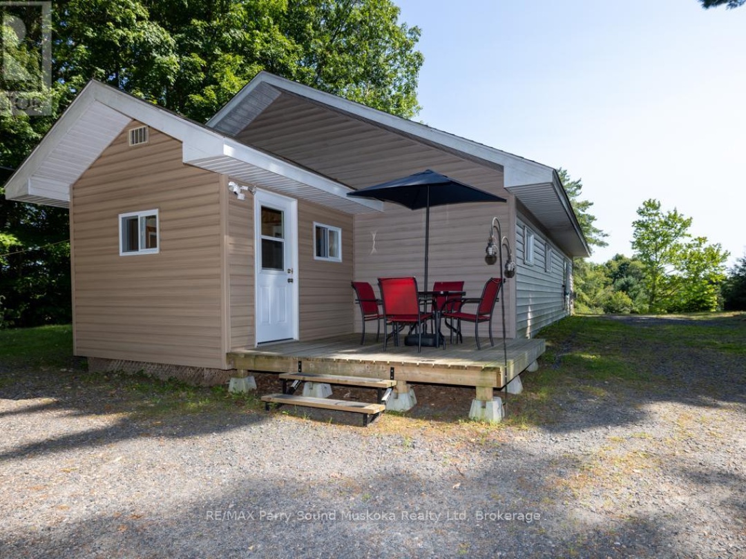 7 Blackstone Lake Road, Blackstone Lake