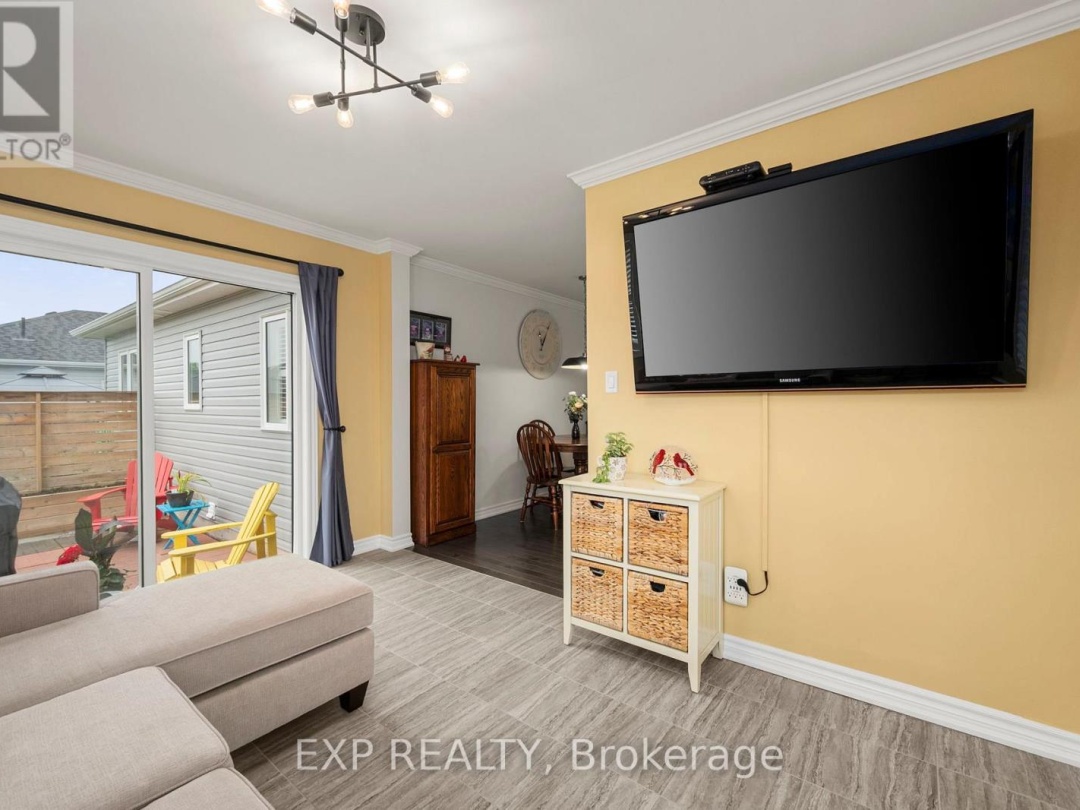 10 SINCLAIR CRESCENT, 
