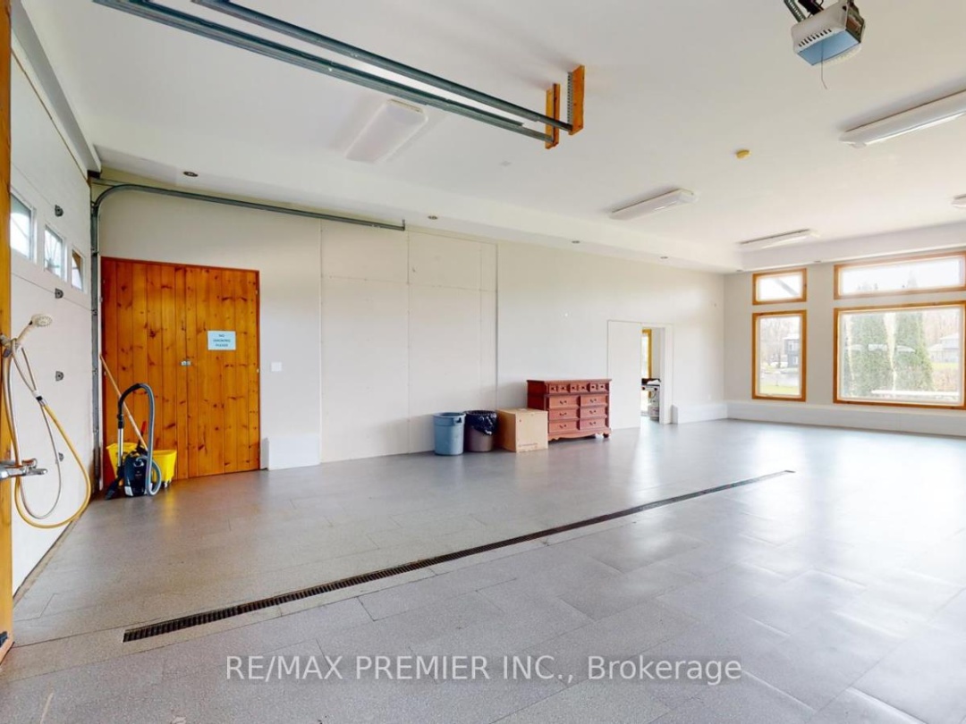 31 PARADISE BOULEVARD, 
