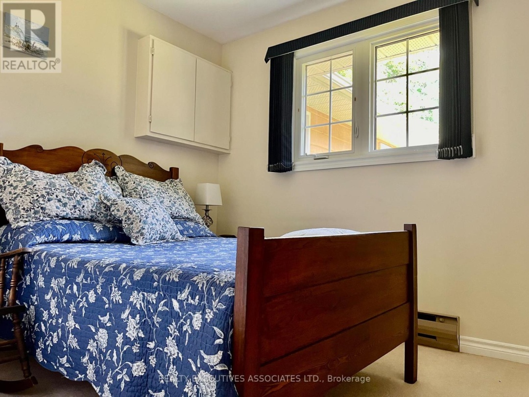 22 LAKEVIEW BOULEVARD, 