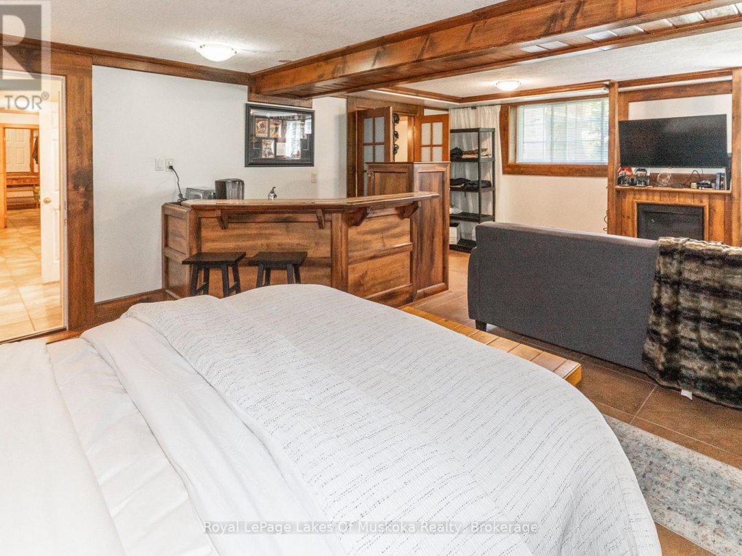 1080 WALKERS GLENN CRESCENT, 