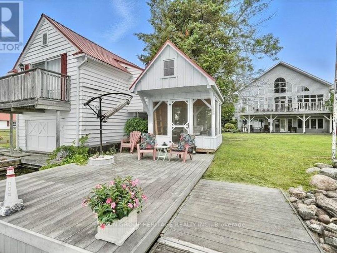 400 FRONT STREET W, 