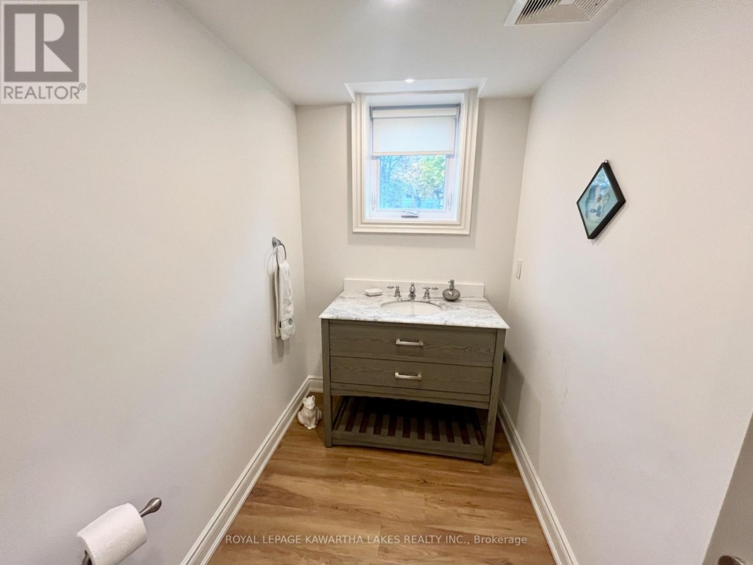 2501 Lakeshore Drive, Lake Simcoe