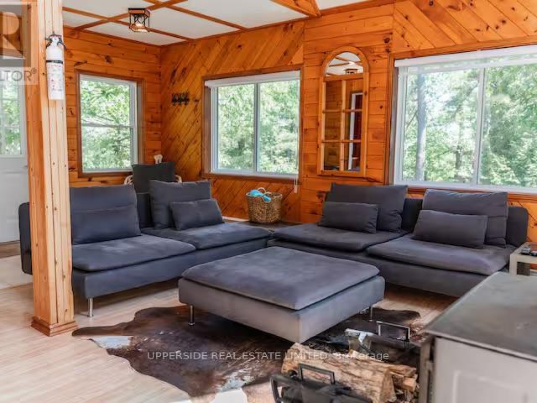 1040 OAK ROAD, Kahshe Lake