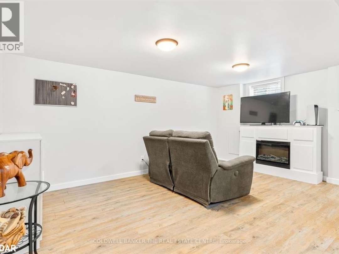 7 LEACH Street, 