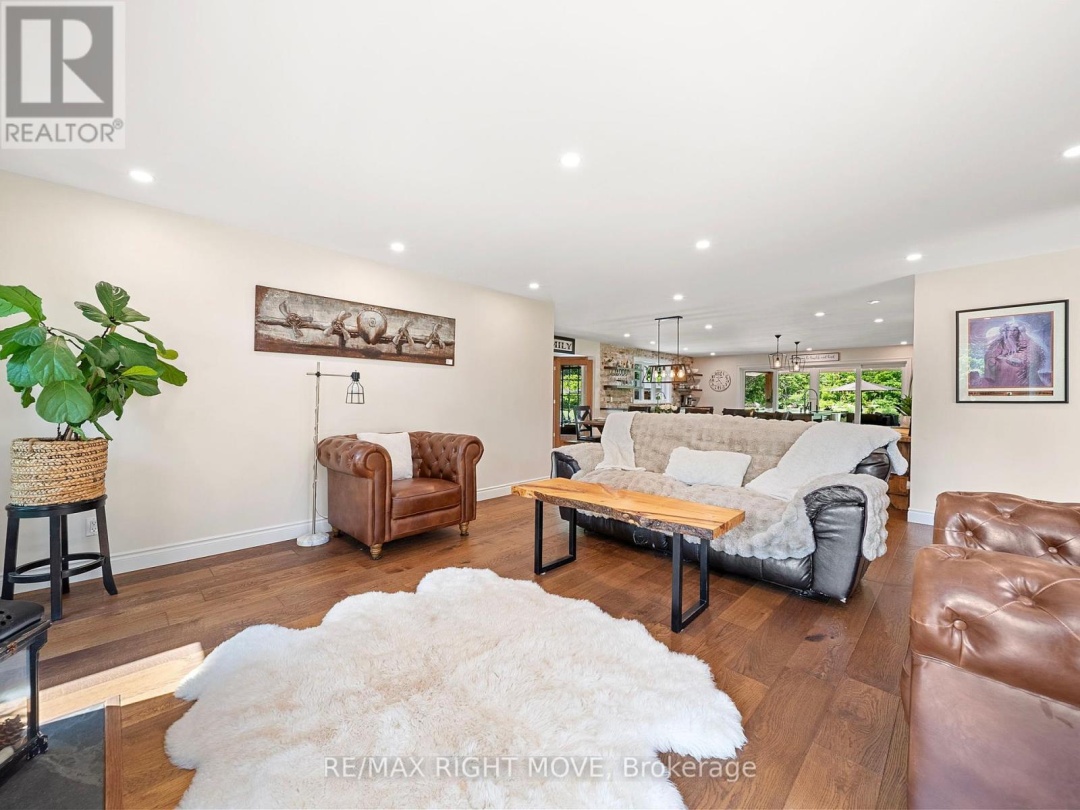 1948 CARRIAGE COURT, 