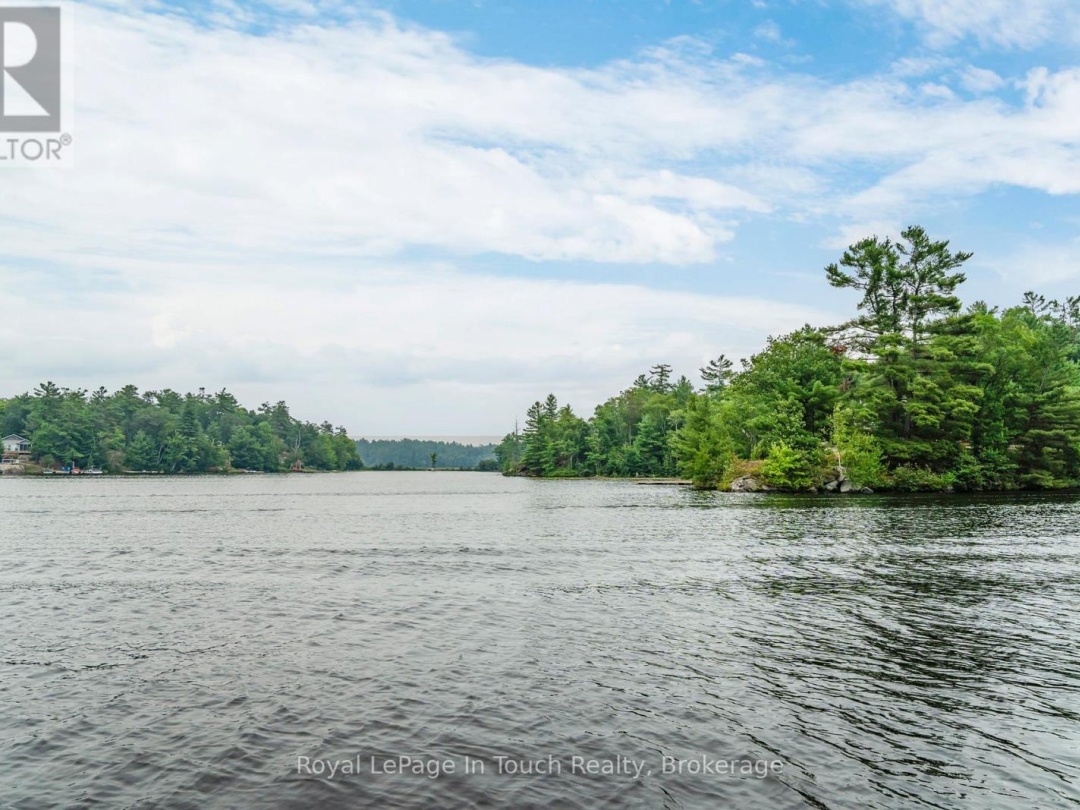 390 ISLAND 360 ISLAND, Six Mile Lake