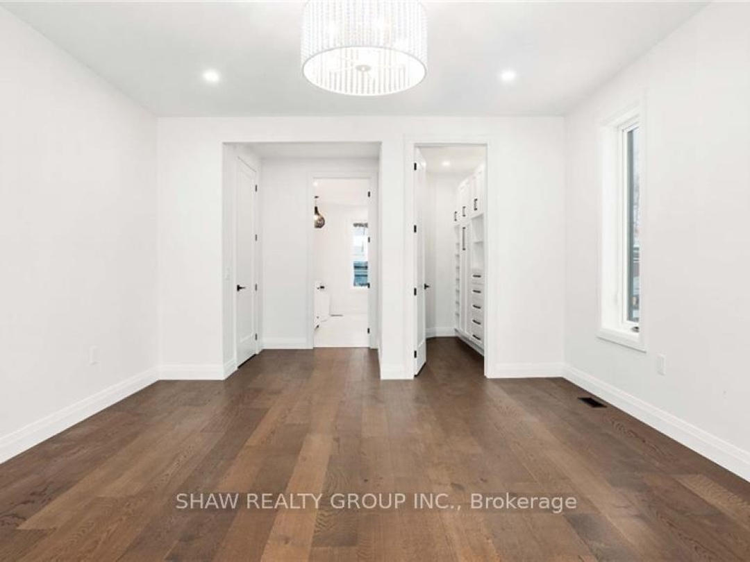 31 GLEN EAGLE COURT, 