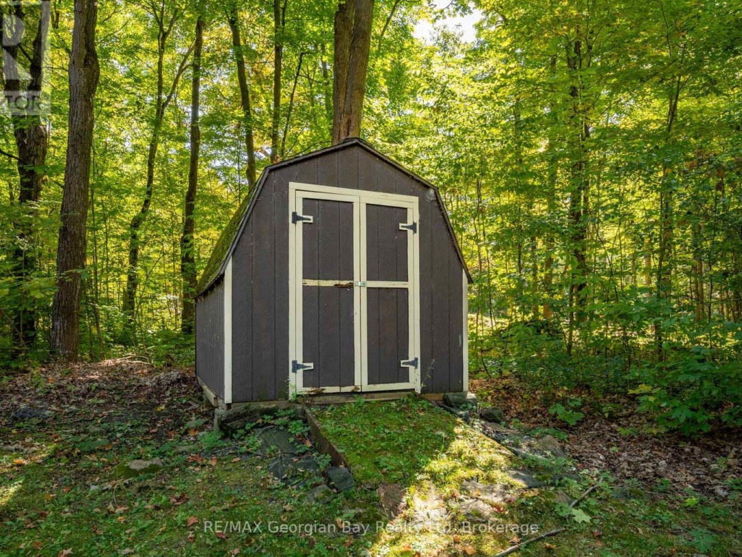 1745 TWIN OAKS CRESCENT, 