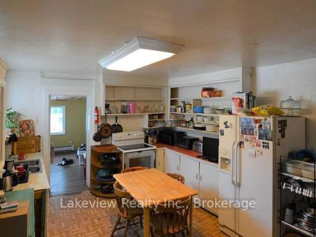 159 BARRIE ROAD E, 