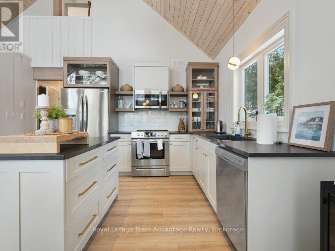 63 Maple Drive, Bay Lake