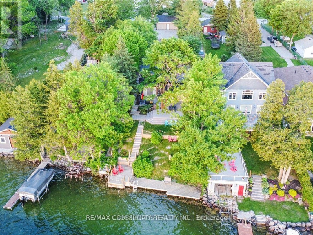 5794 Victoria Park Road, 