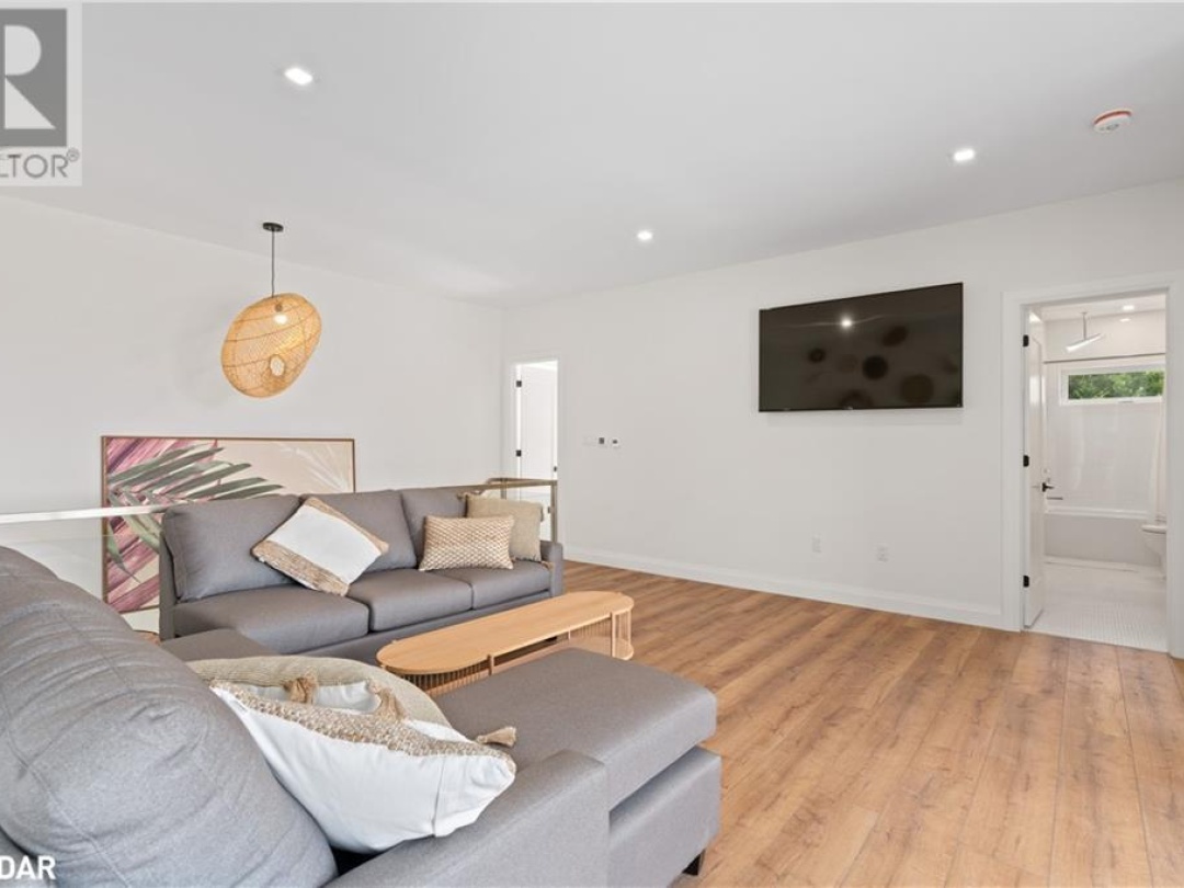31 HEMLOCK Avenue, 