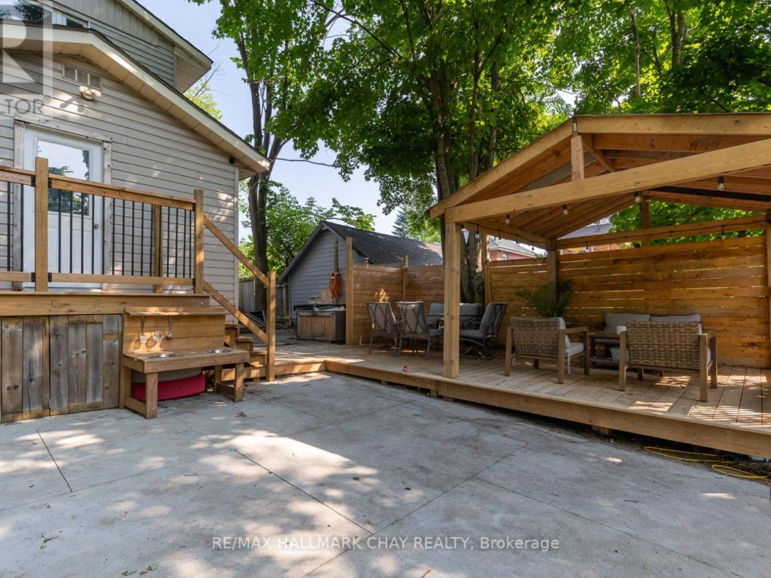 109 BORLAND STREET E, 
