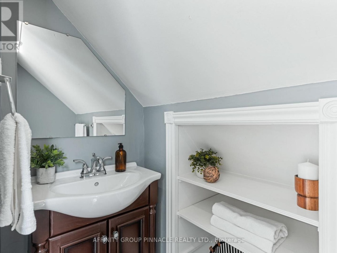 88 Simcoe Street, Lake Simcoe
