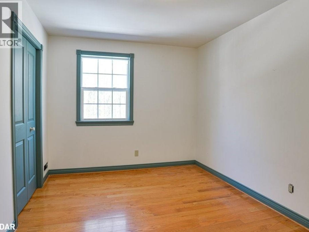 1390 WARMINSTER Sideroad, 
