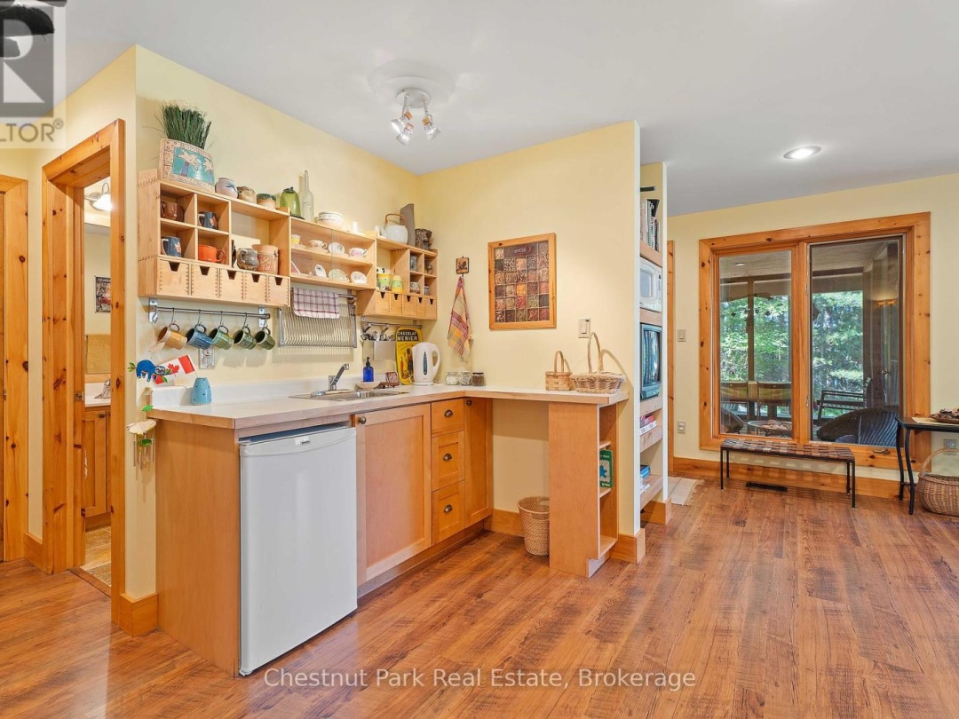 1000 Brown Island, Soyers Lake