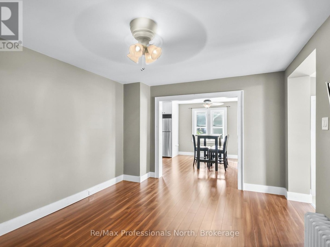 450 MARY STREET N, 
