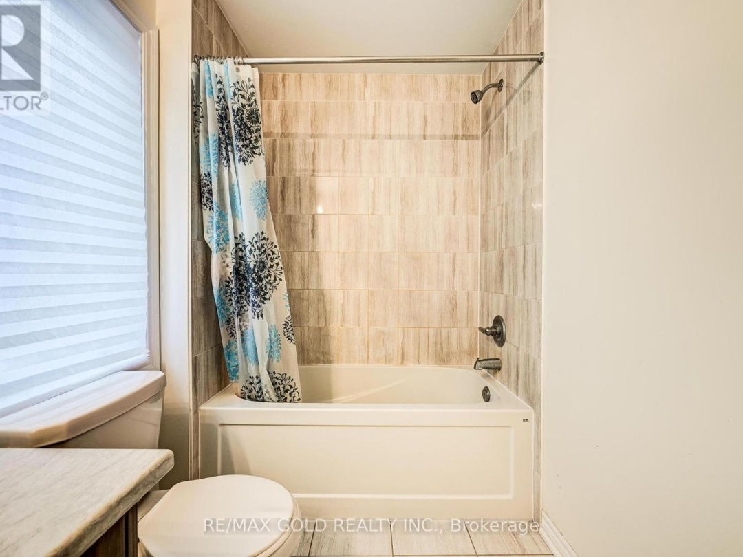 84 ATLANTIS DRIVE W, 