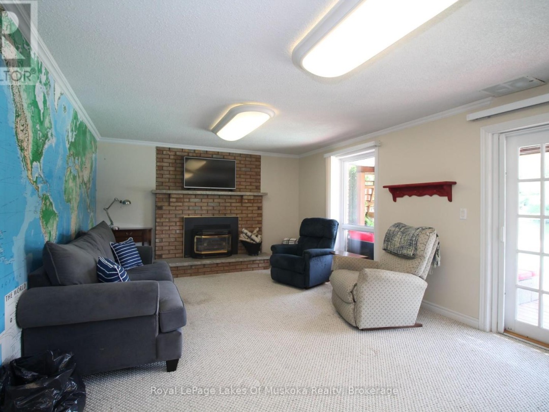 1815 Peninsula Point Road, Severn Lake