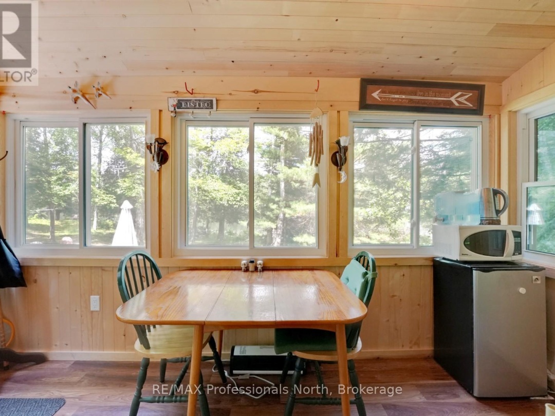 1279 ENGLISH CIRCLE, 