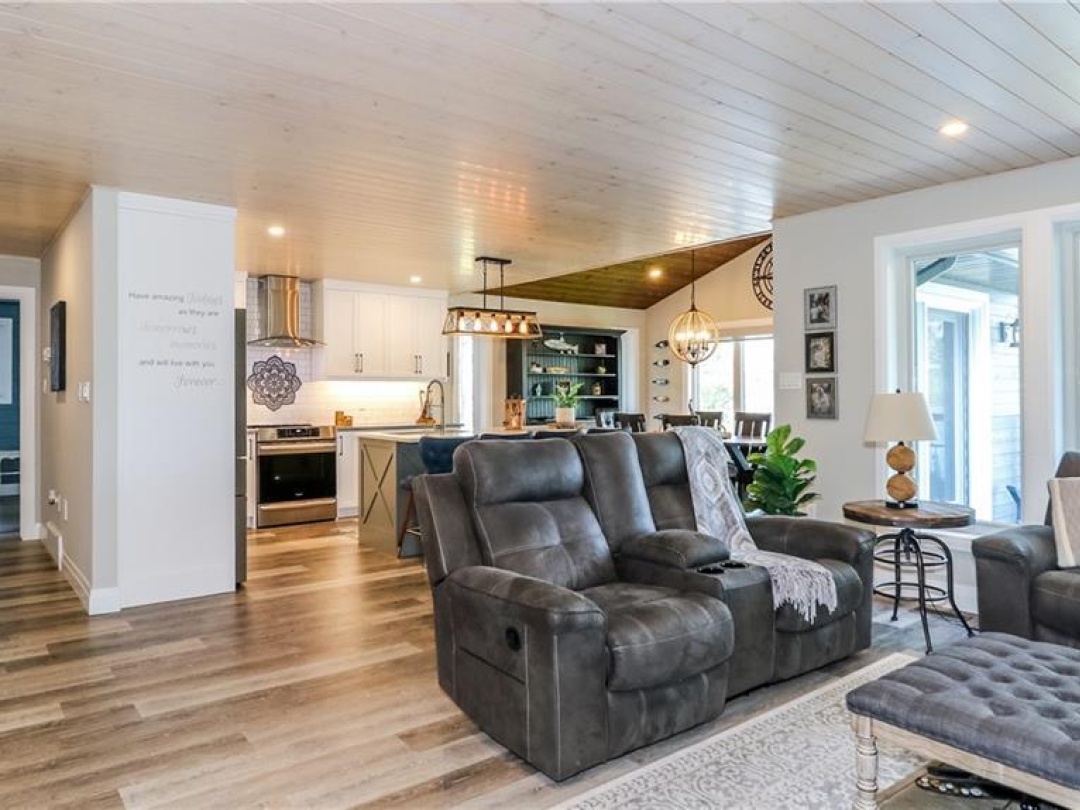 241 Eight Mile Point Road, Lake Simcoe