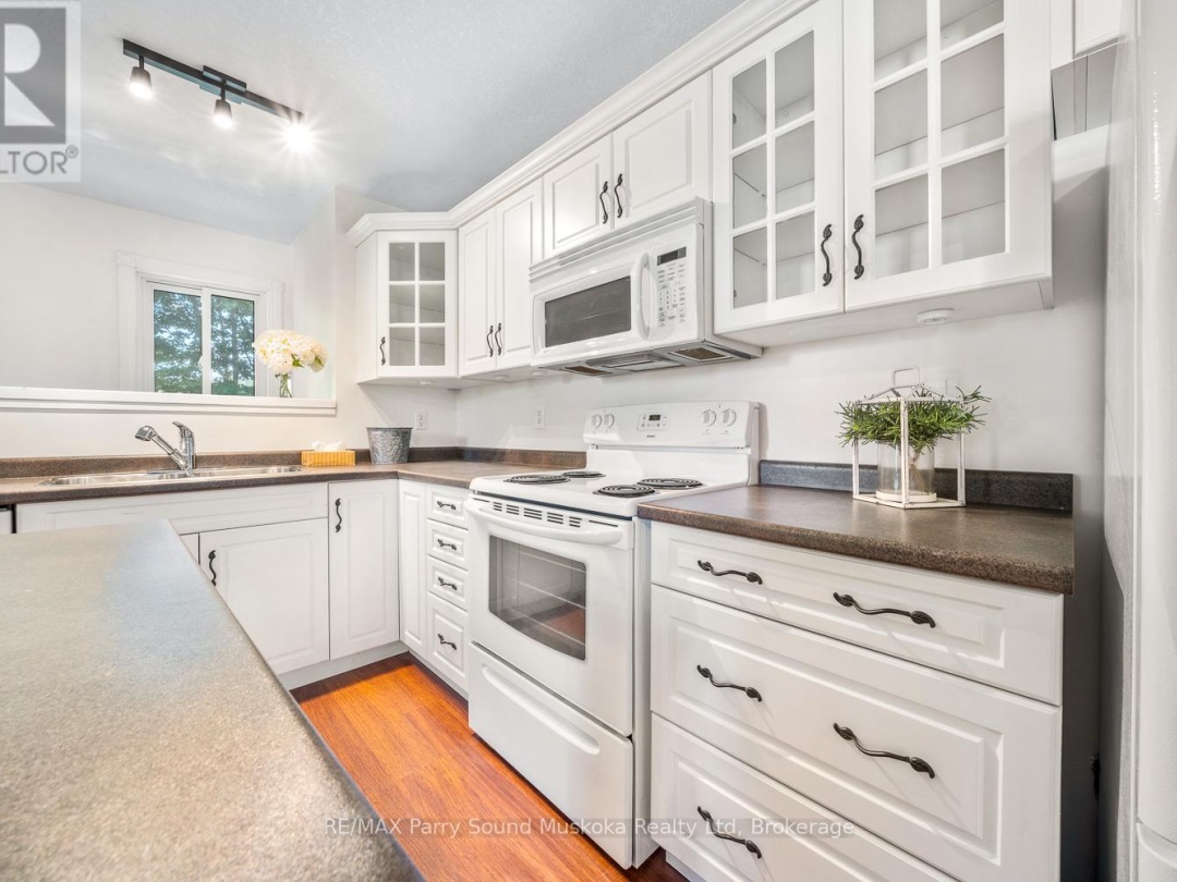 6 KITCHENER AVENUE, 