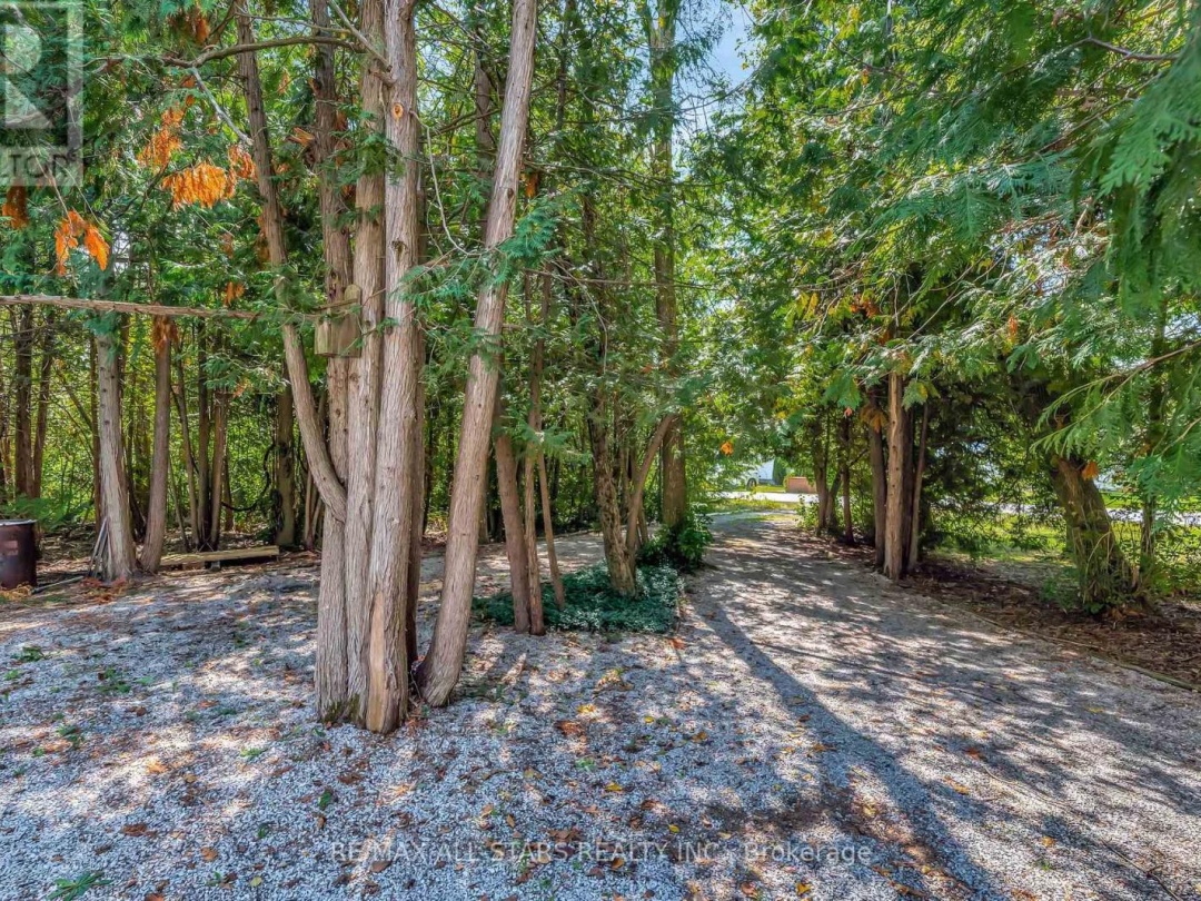 50 BAYVIEW ESTATE ROAD, 