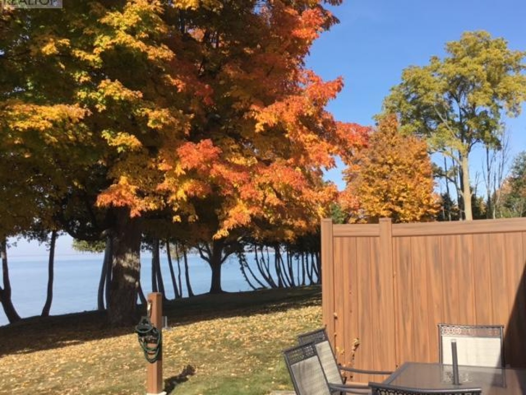 16 B90 Parklawn Boulevard, Lake Simcoe
