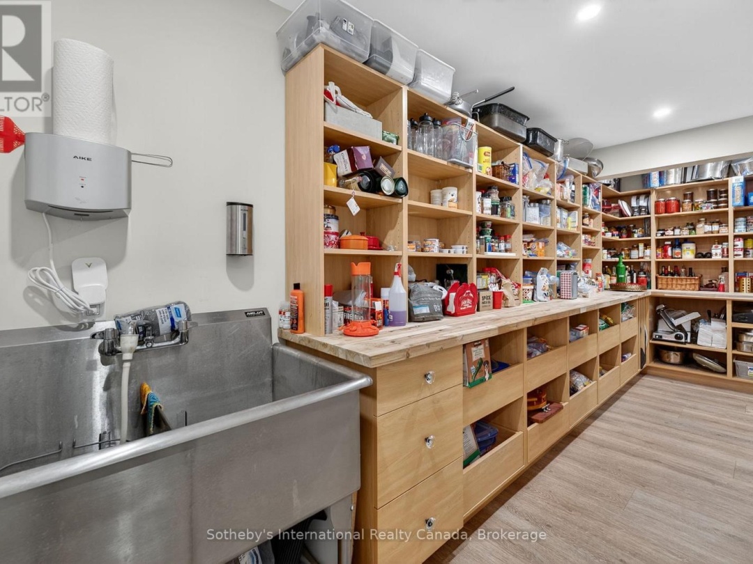 1082 BEAUMONT FARM ROAD, 