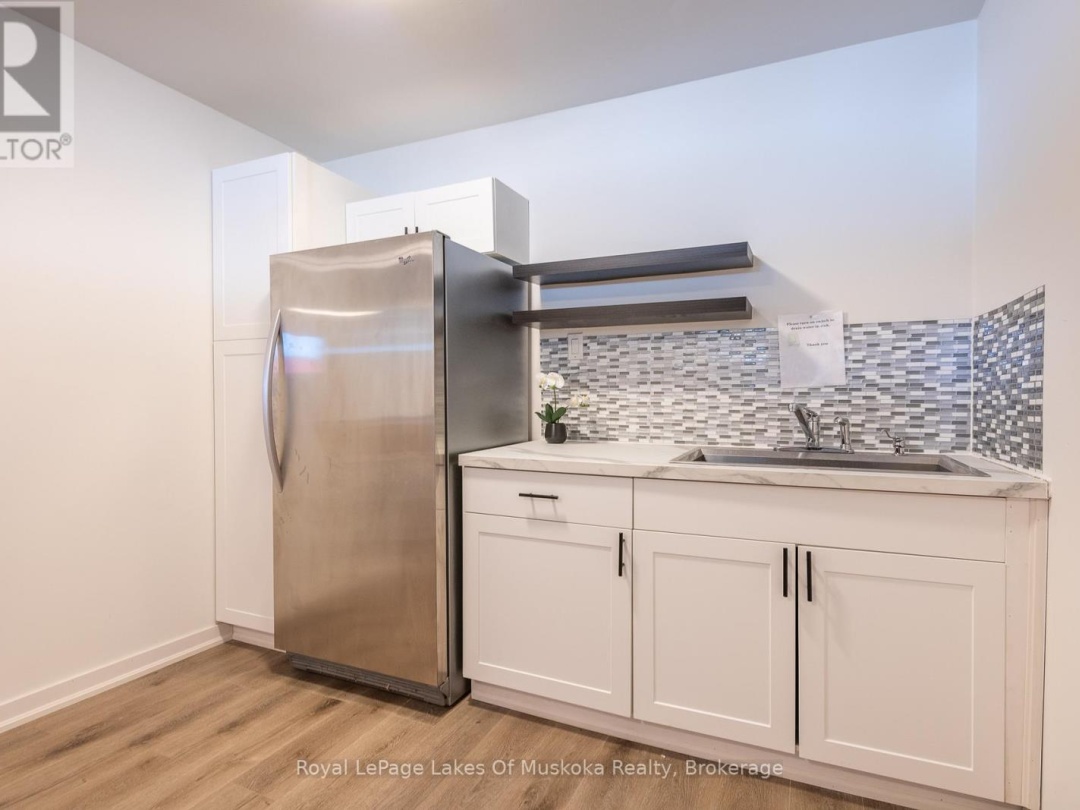 1420 Limberlost Road, Pell Lake