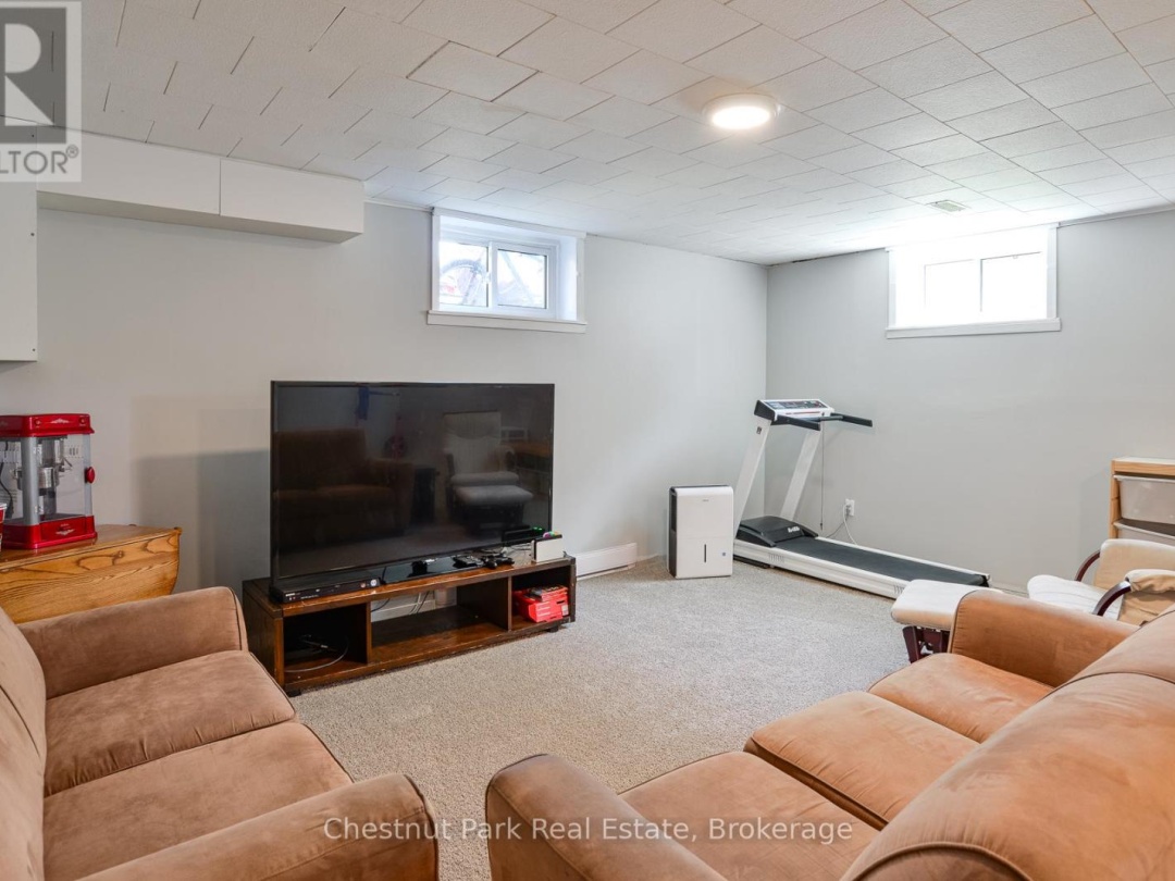 4 PINEWOOD DRIVE, 