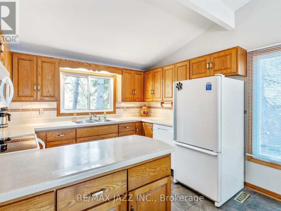 1092 Briscoe Drive, Kushog Lake