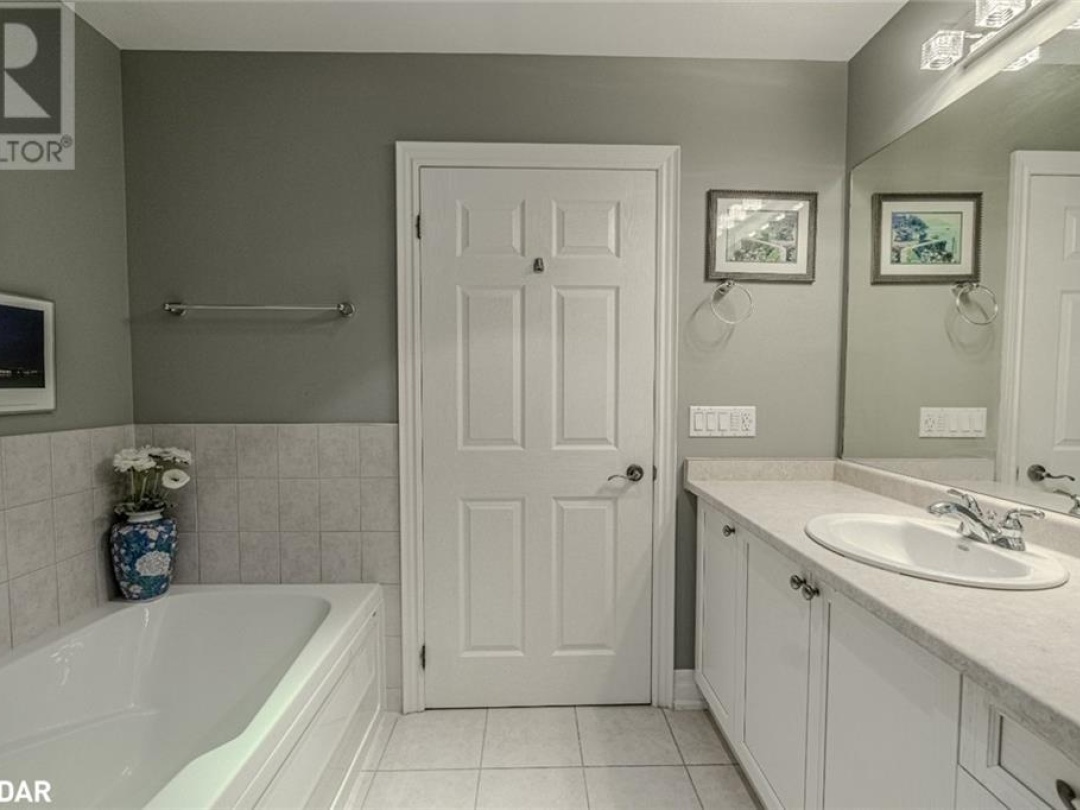 130 Steamship Bay Road Unit# 207, Lake Muskoka