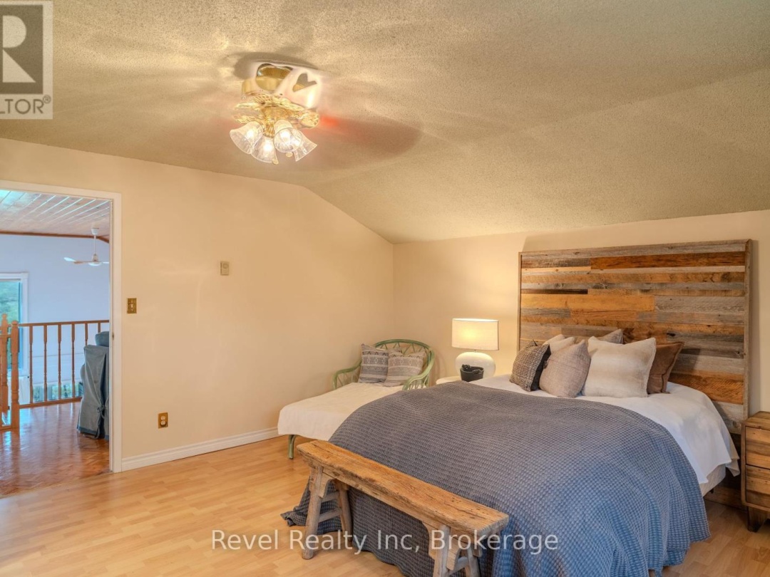 14 Swallow Road, Miller Lake