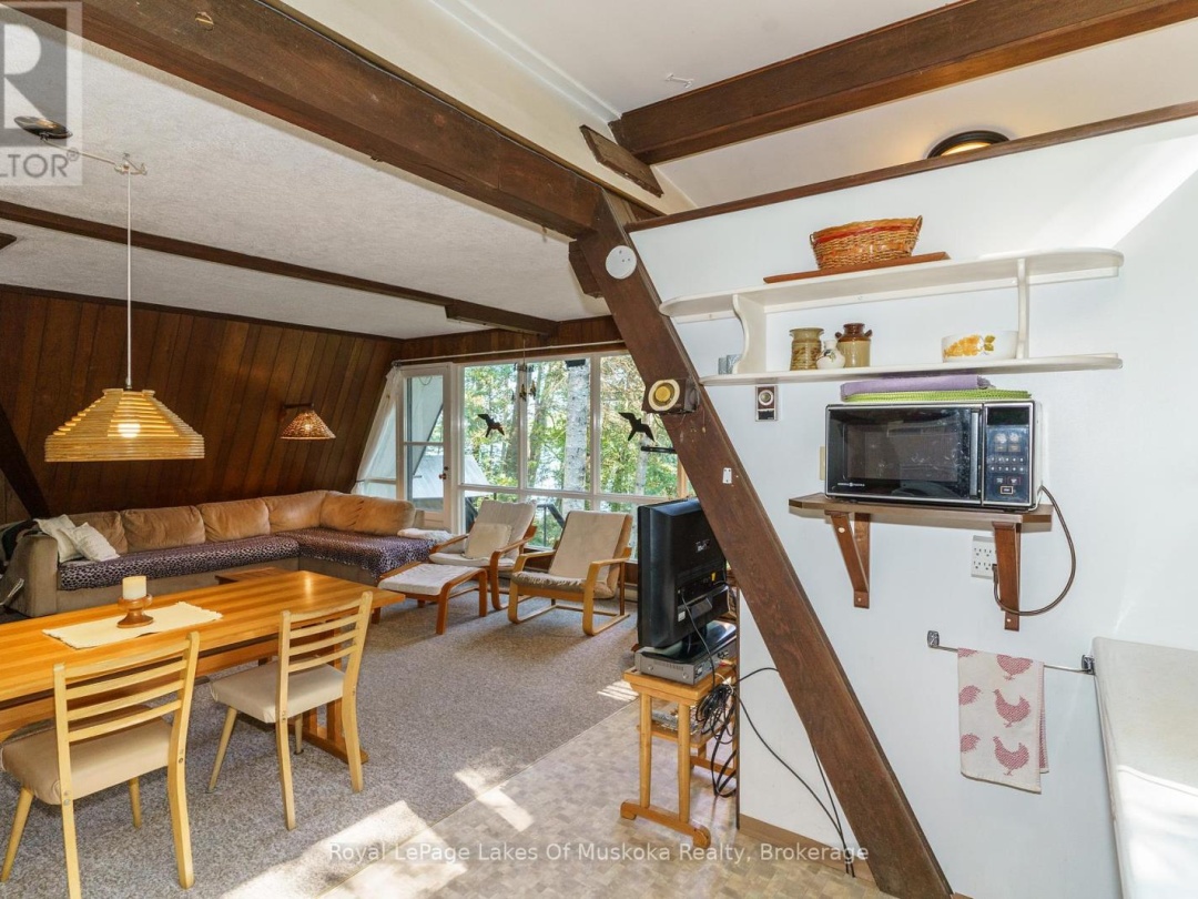 1363 West Oxbow Lake Road, Oxbow Lake