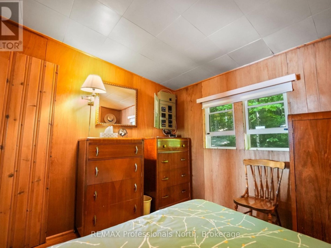 1089 AUTUMN LANE, 