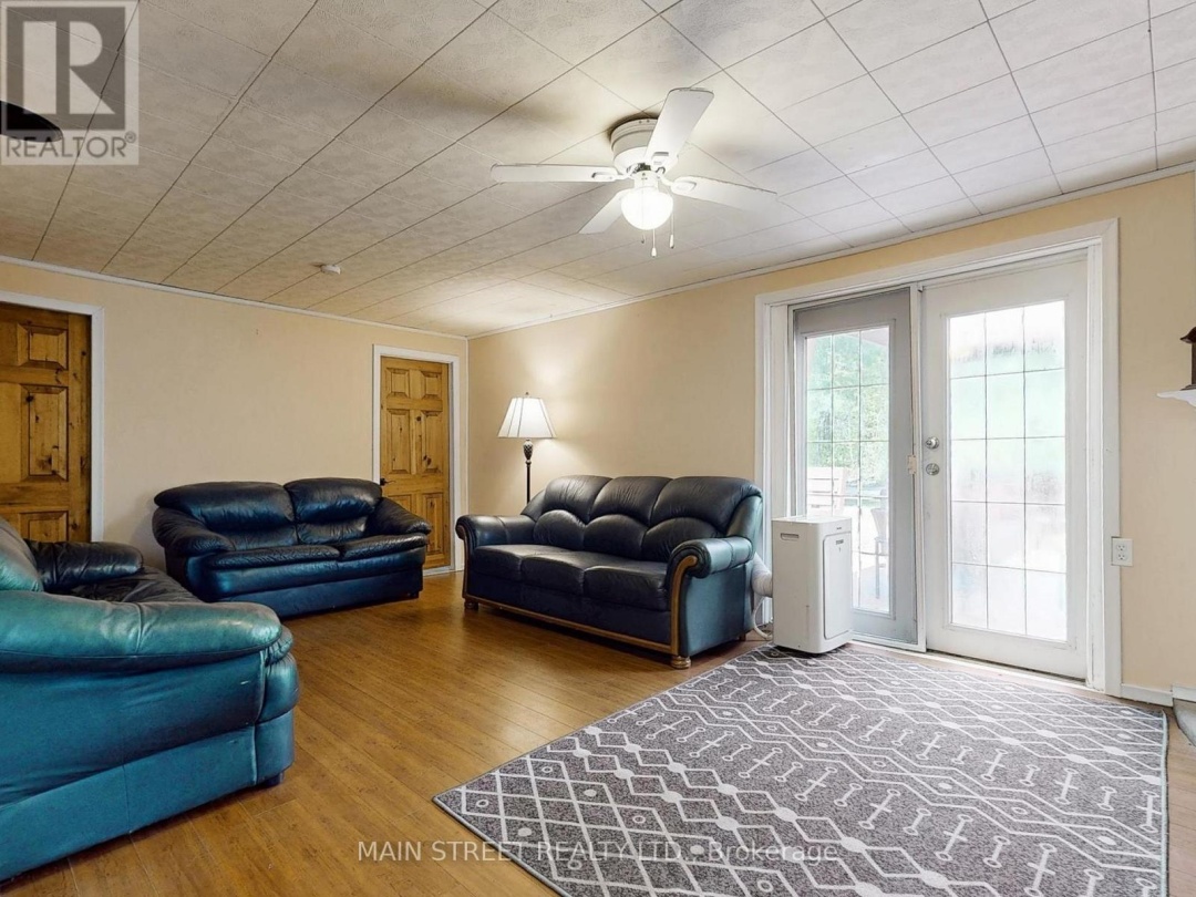 2 Ceadarhurst Avenue, Sturgeon Lake