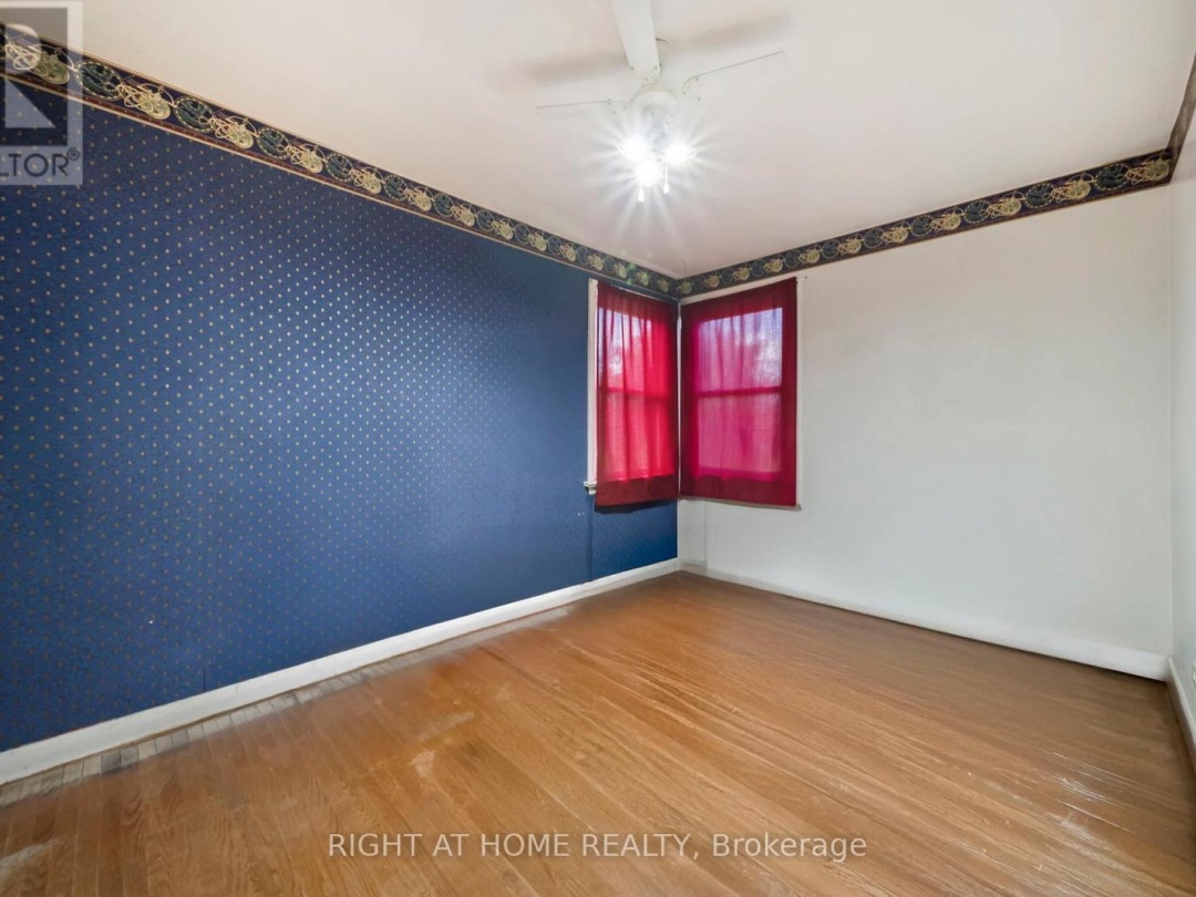 392 BAYVIEW PARKWAY, 
