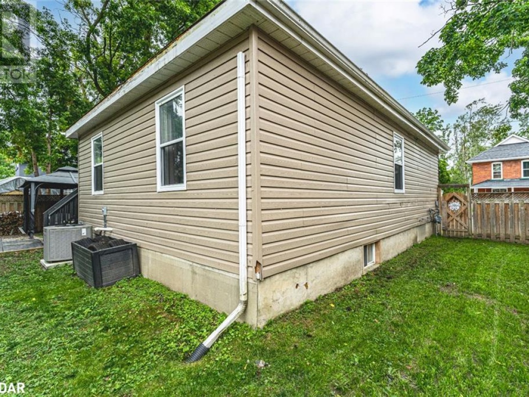 142 DUFFERIN Street, 