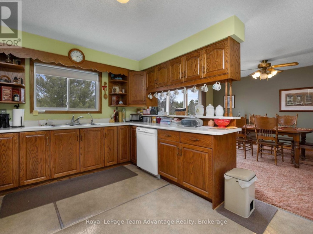 142 Broadbent Road, Manitouwabing Lake