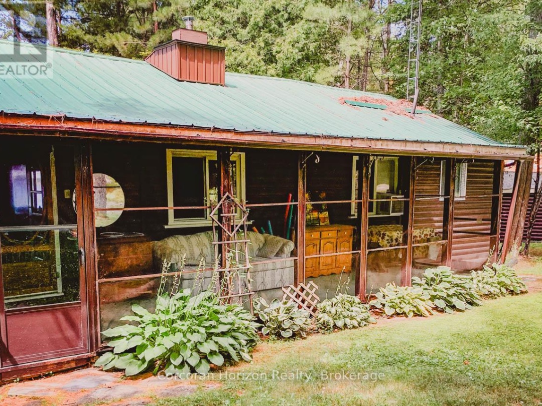 61 Arts Lane W, Six Mile Lake