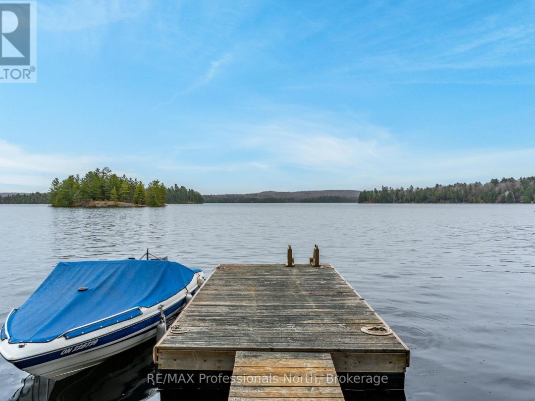 5997 Kennisis Lake Road, Kennisis Lake