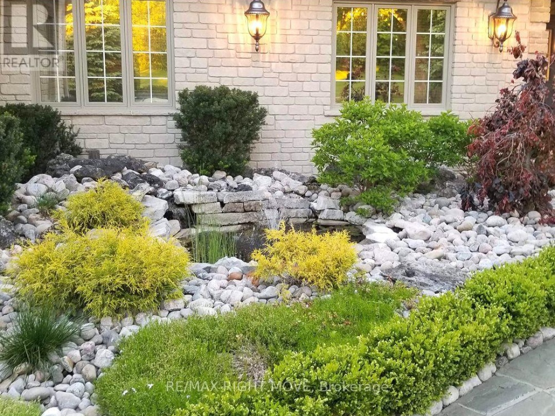 1263 Hawk Ridge Crescent, Severn