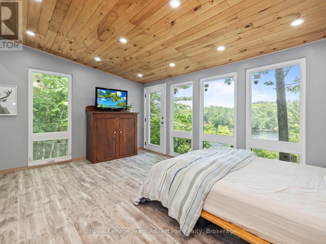 25 LIMBERT LANE N, 