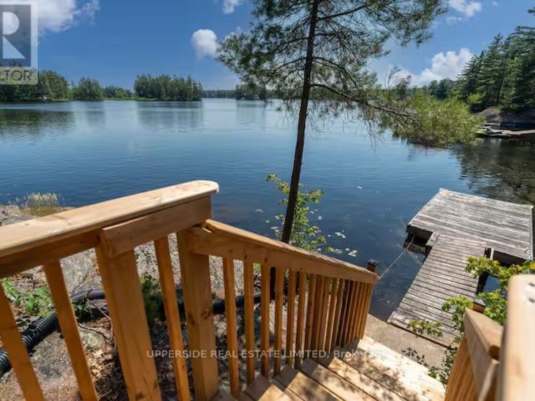 1040 OAK ROAD, Kahshe Lake