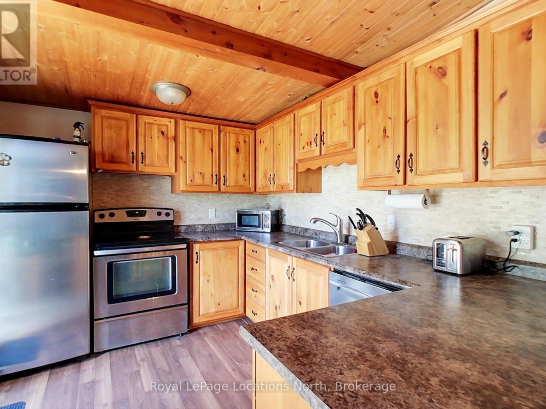 239 Monck Rd Cty 45, Young Lake
