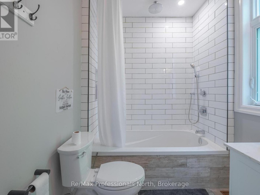 1024 ALBERT LANE E, 