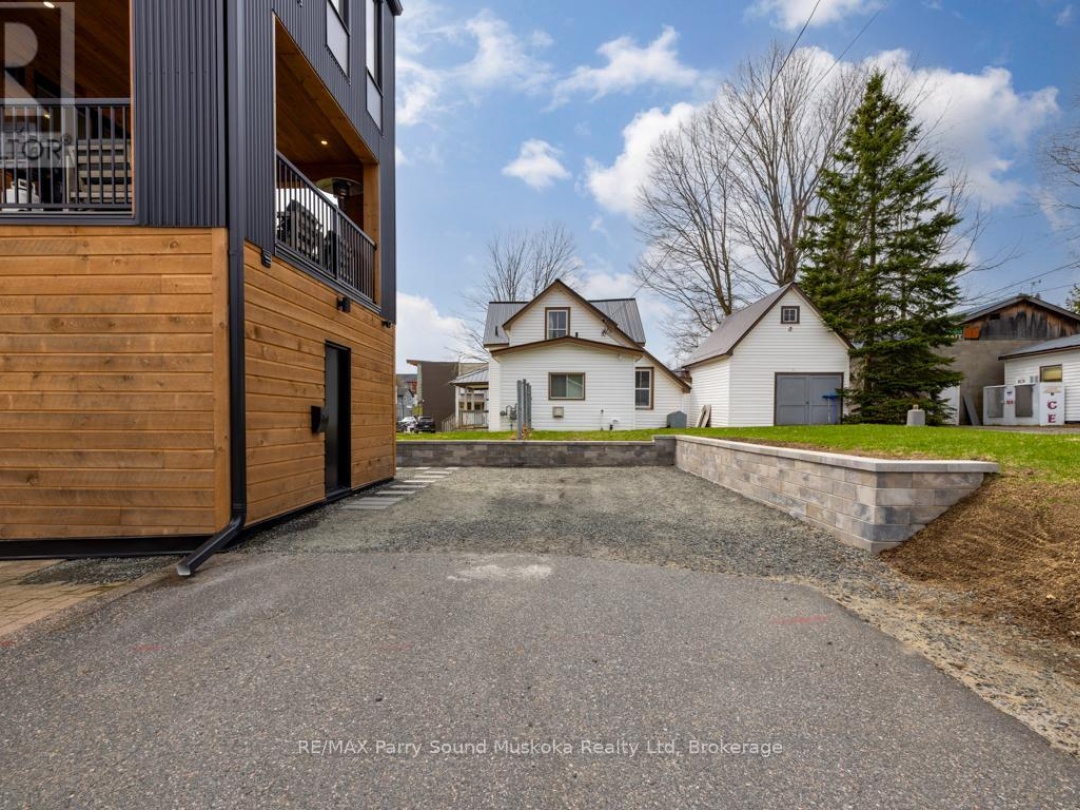 98 JAMES STREET, Parry Sound